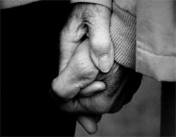 Người nhà nạn nhân MH370 an ủi thân nhân hành khách MH17